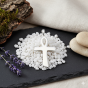 Srebrny krzyż Ankh – egipski symbol życia w naturalnej aranżacji
