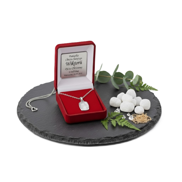 Srebrny medalik Matka Boska Wędrowna (Cygańska) z łańcuszkiem pr. 925 – pamiątka wiary i opieki podróżnych