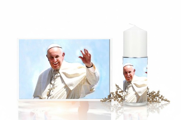 Świeca pamiątkowa Papież Franciszek 1936–2025 – światło modlitwy i wdzięcznej pamięci
