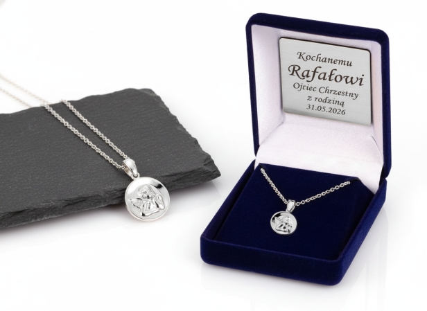 Srebrny okrągły medalik Anioł Stróż z łańcuszkiem pr. 925 – pamiątka ochrony i wiary z dedykacją