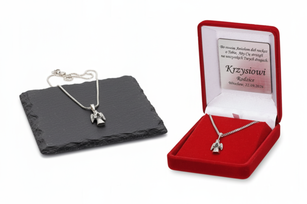 Srebrny rodowany wisiorek Anioł Stróż z łańcuszkiem pr. 925 – symbol opieki i wiary z dedykacją