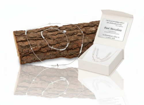 Komplet srebrnej biżuterii z białymi kryształkami i krzyżykiem – łańcuszek i bransoletka z dedykacją