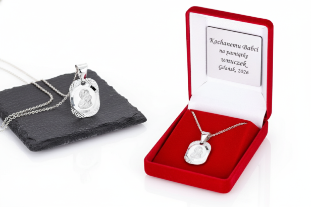 Srebrny medalik Matka Boska Częstochowska pr. 925 z łańcuszkiem – diamentowany symbol wiary i opieki z dedykacją