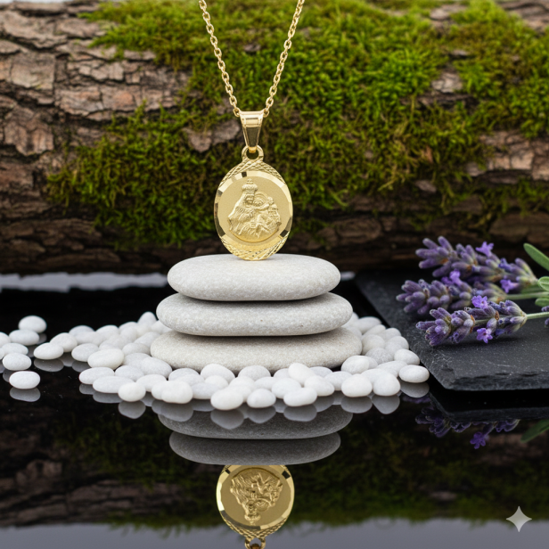 Złocony medalik Serce Jezusa i Matka Boska Szkaplerzna pr. 925 z łańcuszkiem – dwustronna pamiątka wiary