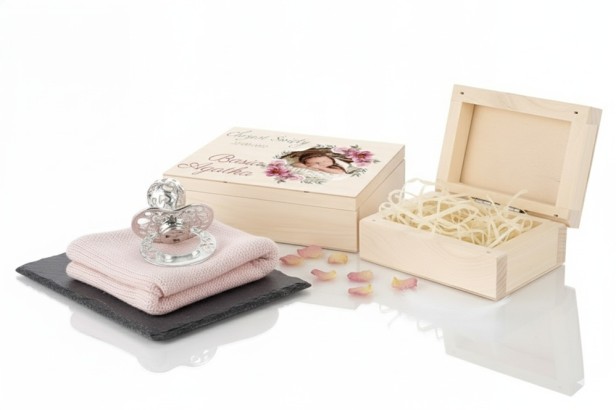 Srebrny smoczek w drewnianym pudełeczku z nadrukiem – Pamiątka i Prezent | Linia BABY SILVER™