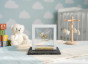 aranżacja Złocony smoczek CARMANI CRYSTAL w ramce 3D z grawerem – Pamiątka Prezent Dedykacja | Linia BABY GOLD™