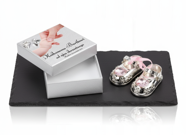 Buciki z kryształkiem różowym CARMANI CRYSTALS – srebrne pudełko z nadrukiem | Linia BABY SILVER™