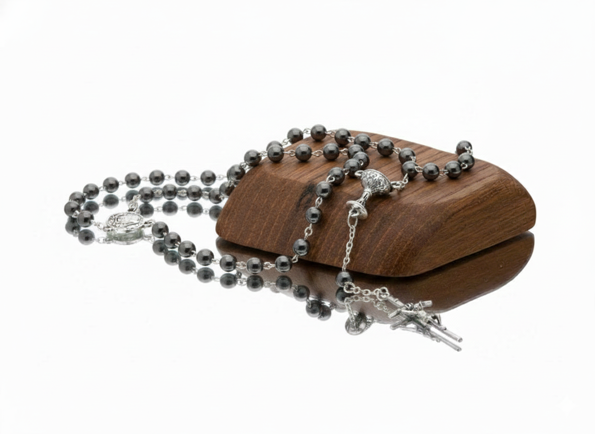 Różaniec komunijny HEMATYT kulka IHS – 48 cm