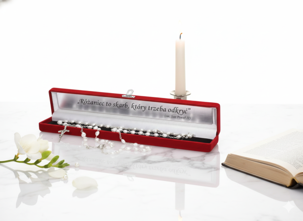 Zestaw PREMIUM – Różaniec Serduszka IHS 6 mm + ozdobne pudełko z grawerem