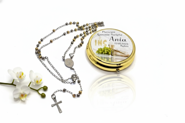 Różaniec IHS w złotym pudełku z imieniem – św. Benedykt • Komunia Święta