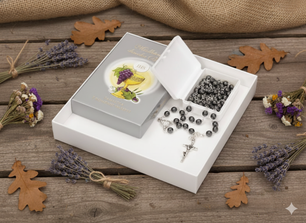 Elementy zestawu - Zestaw komunijny PLATYNA – książeczka i różaniec w pudełeczku z imieniem | Pamiątka I Komunii Świętej