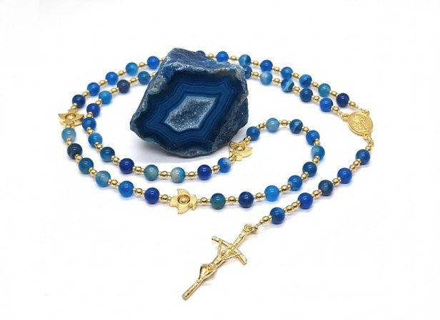 SacraStone™ PURE COMMUNIO – Różaniec IHS z kamieni naturalnych AGAT NIEBIESKI | Komunia Święta