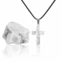 SacraStone™ TALISMAN – Naszyjnik z krzyżykiem z Howlitu Białego na rzemyku