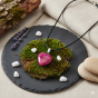 SacraStone™ TALISMAN – serce z agatu różowego w minimalistycznej aranżacji