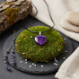 Agat fioletowy w plenerze – talizman SacraStone™