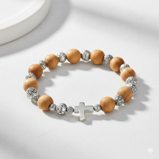 Zbliżenie na naturalne usłojenie koralików z drzewa oliwnego