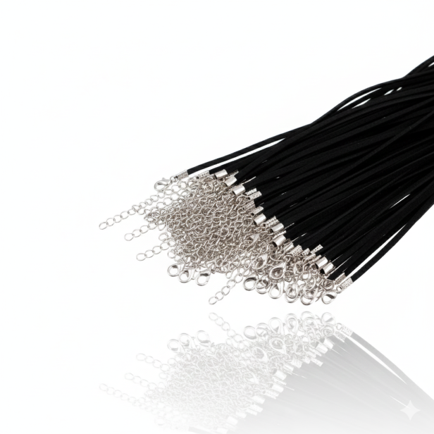 Czarny prosty rzemyk 53 cm ze stalowym zapięciem – widok produktu.