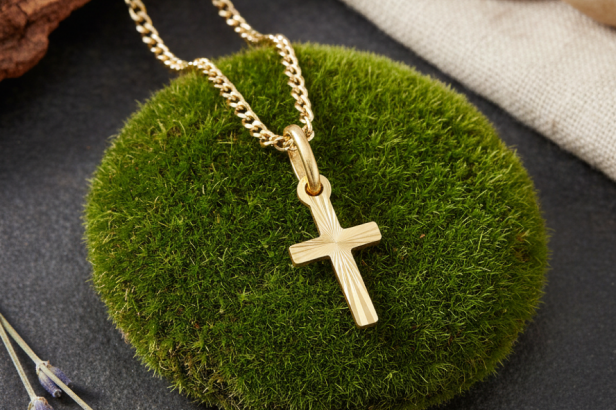 Złoty krzyżyk z łańcuszkiem – próba 585 – elegancka pamiątka religijna