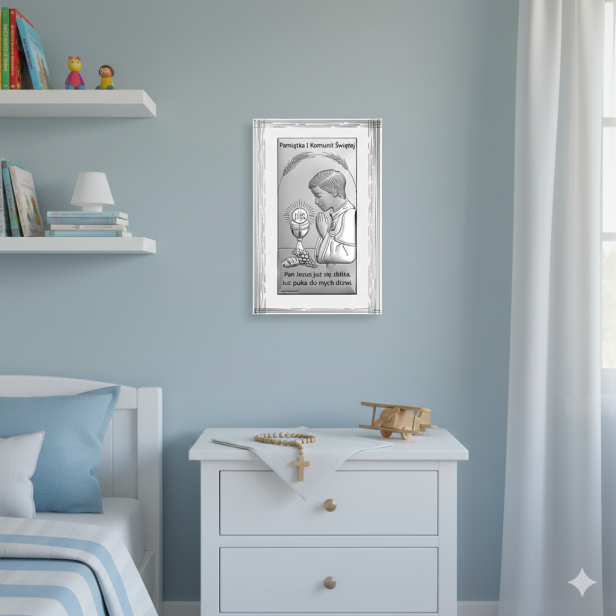 obrazek komunijny na ścianie w pokoju dziecka