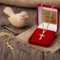 aranżacja  Pozłacany krzyżyk srebrny pr. 925 z grawerem – Pamiątka wiary i miłości