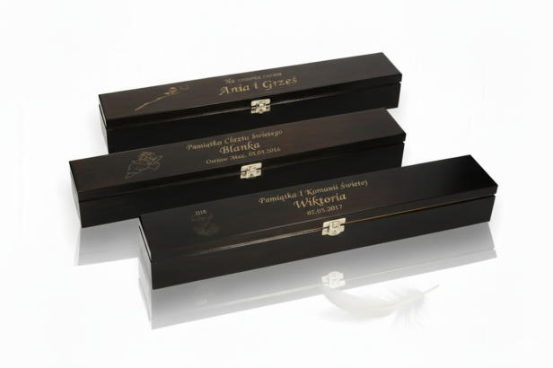 Pudełko drewniane WENGE z grawerem – Pamiątka sakramentu