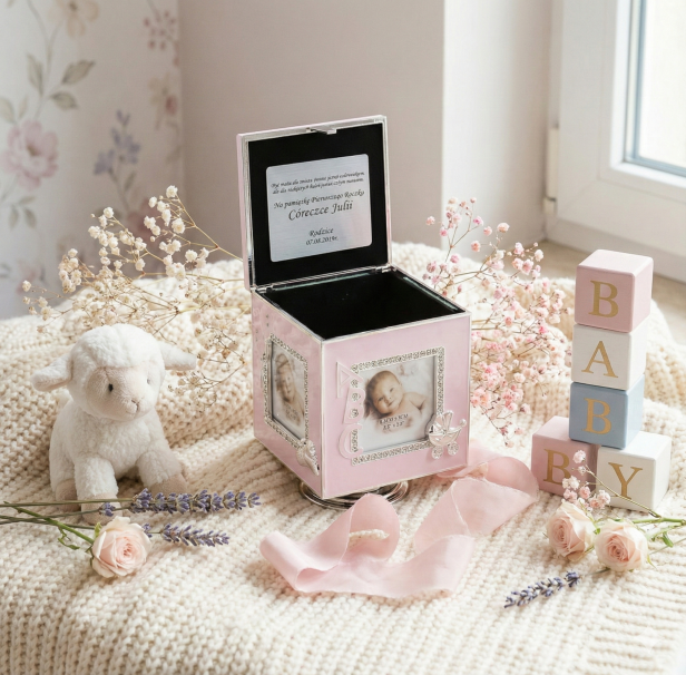 z personalizacją Szkatułka pozytywka PINK | Linia BAMBINO® – Pamiątka Chrztu, Roczku i Urodzin