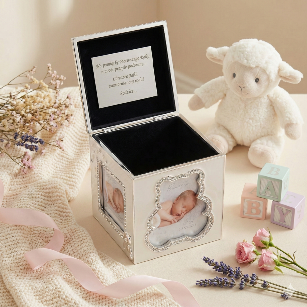 z personalizacją Szkatułka z ramkami na zdjęcia – posrebrzana pamiątka dzieciństwa