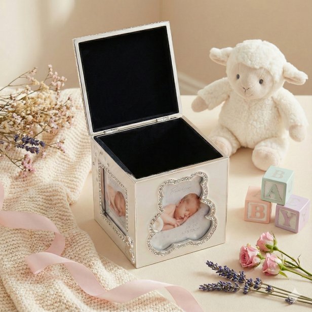 bez personalizacji Szkatułka z ramkami na zdjęcia – posrebrzana pamiątka dzieciństwa
