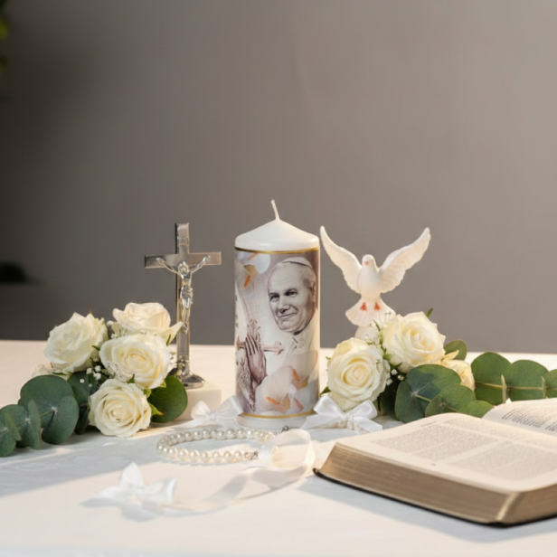 Świeca pamiątkowa na Bierzmowanie – ręcznie zdobiona, złota lub srebrna