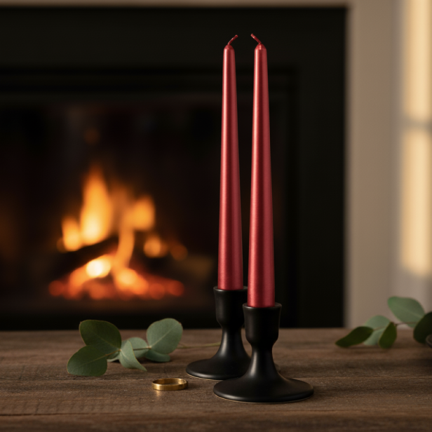 Świeczka dekoracyjna , stożkowa - czerwona metalizowana