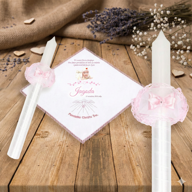 wariant różowy -  Szatka z haftem Ducha Świętego i świeca ze stroikiem