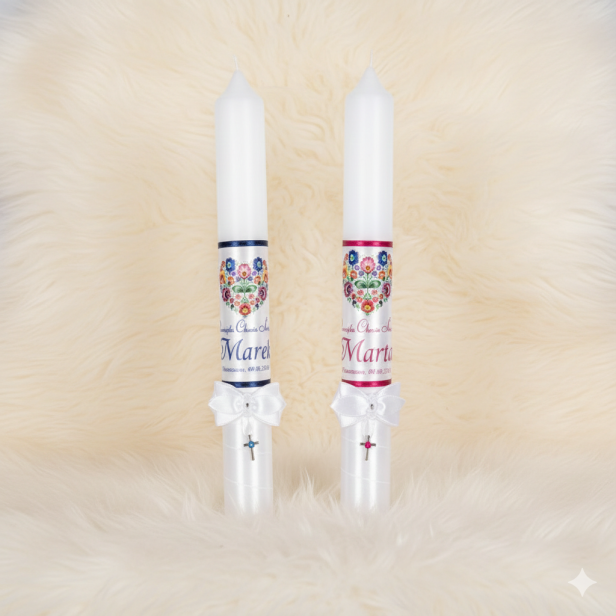 Świeca na Chrzest – motyw łowicki ze srebrnym krzyżykiem z cyrkonią | Linia FolkStyle® – Tradycja i Wiara