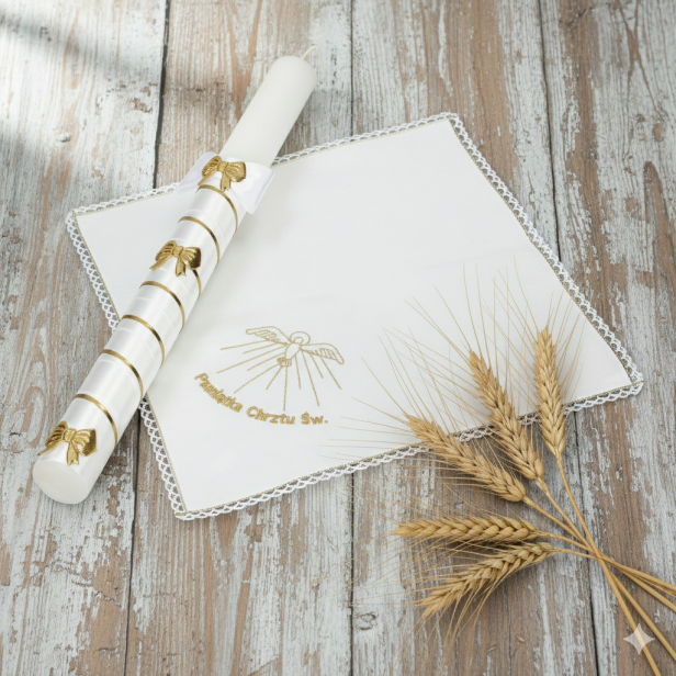 Zestaw do Chrztu „Złoty Atłas” – świeca i szatka z haftem, elegancka pamiątka Chrztu Świętego