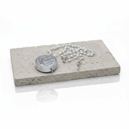 Różaniec komunijny Biała Perła w pudełku z grawerem – pamiątka Pierwszej Komunii Świętej
