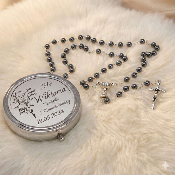Różaniec komunijny Hematyt w pudełku z grawerem – pamiątka Pierwszej Komunii Świętej