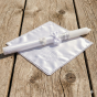 Biały zestaw do Chrztu – świeca z imieniem i datą oraz haftowana szatka