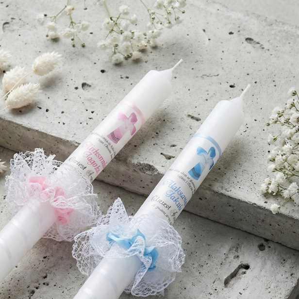 Świeca do Chrztu z Imieniem – zestaw MGIEŁKA (szatka)