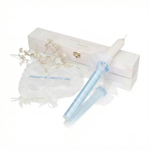 Zestaw na Chrzest Święty BŁĘKIT z grawerowanym pudełkiem – świeca i szatka