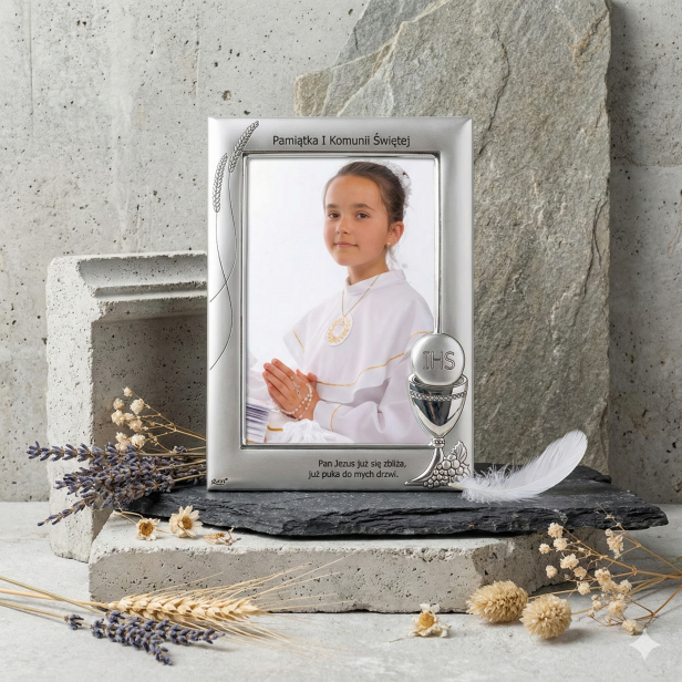 Ramka srebrna AG999 z Hostią IHS – Pierwsza Komunia Święta 10×15 | SILVER COMMUNION™