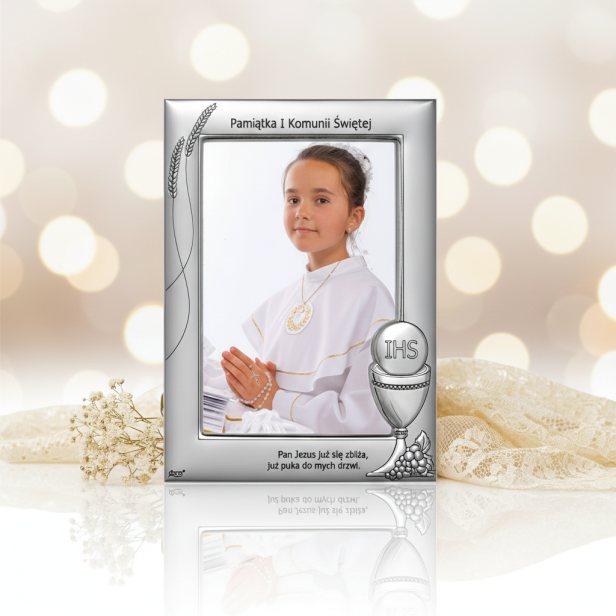 Ramka srebrna AG999 z Hostią IHS – Pierwsza Komunia Święta 10×15 | SILVER COMMUNION™
