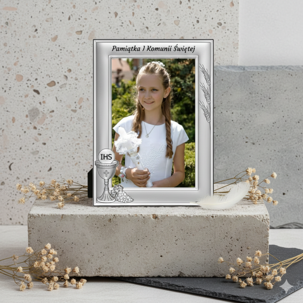 Ramka srebrna AG999 na Komunię – Hostia IHS 10×15 cm | SILVER COMMUNION™