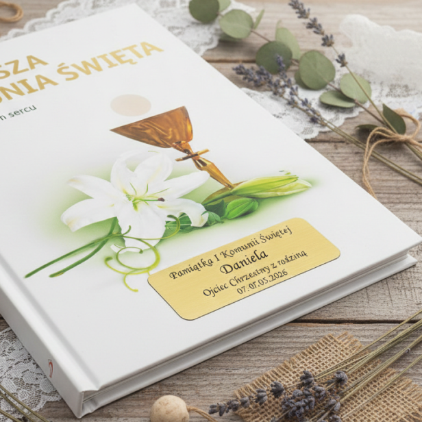 „Niezwykły dar” – album pamiątkowy Pierwszej Komunii Świętej z grawerem