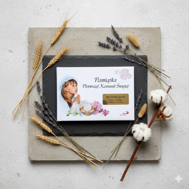 Pamiątka Pierwszej Komunii Świętej dla dziewczynki z grawerem
