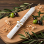 Imienna świeca BIAŁY VINTAGE zdobiona srebrnym medalikiem | Linia SILVER GRACE®