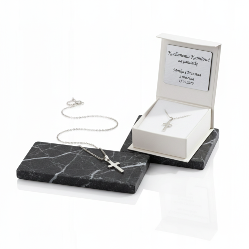 Krzyżyk z białego złota pr. 585 z łańcuszkiem – personalizowana pamiątka Chrztu i Komunii