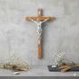 Włoski Krzyż Tradycyjny z drzewa oliwnego z Jezusem - 25cm