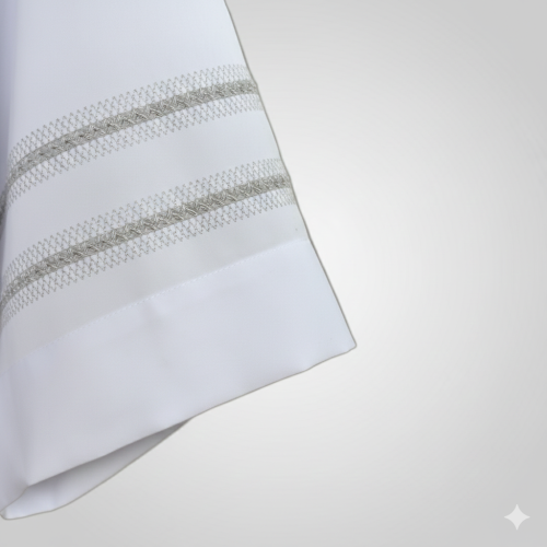 Alba kapłańska biała – haft maszynowy, krój rzymski | Szaty liturgiczne