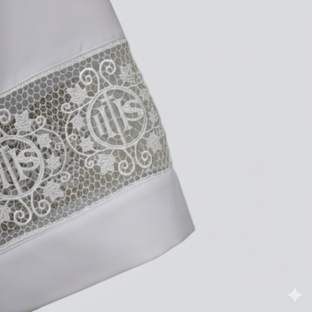 Alba kapłańska biała – wstawka IHS, krój rzymski | Szaty liturgiczne