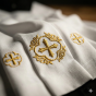 Komża kapłańska z haftem ornamentowym – | Szaty Liturgiczne