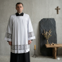 Komża kapłańska IHS – bawełniana koronka eucharystyczna | Szaty LIturgiczne